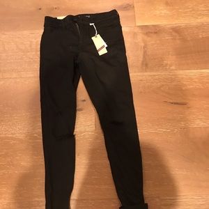 NWT Zumiez Ripped skinny jeans